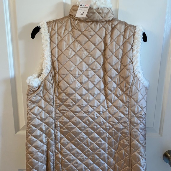 Quilted Puffer Sherpa Lined Vest - Picture 3 of 5